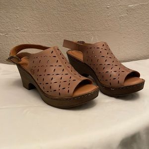 Born leather sandals